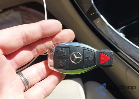 2015 Mercedes-Benz C 300 4Matic z USA, uszkodzony, nr VIN 55SWF4KB9FU066232